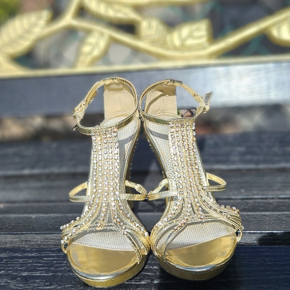 Gold blingy strappy 4" sandals with rhinestones (Sz7)
